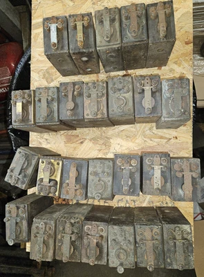 LOTE DE 26 BOBINAS DE ENCENDIDO VINTAGE ANTIGUAS FORD MODELO T A BUZZ BOX COMO ESTÁ SIN PROBAR Foto 1 de 4