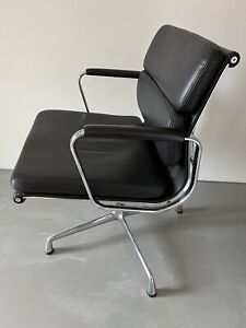 VITRA Softpad Aluchair Stuhl EA 208 Leder schwarz Eames Bürostuhl Schreibtisch