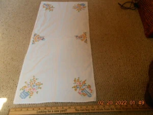 Vintage Baumwolle Tischläufer Blumen 44" x 12" Sofa Tischläufer  - Bild 1 von 6