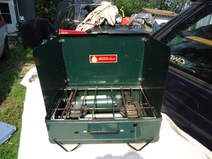 VINTAGE Western Field 2 Burner Portable Camp Stove Green Montgomery Ward COOKING - Picture 1 of 10
