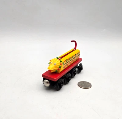 Motor tanque tren ferrocarril madera Thomas & Friends - coche dragón chino 1996 usado en excelente estado Foto 1 de 4