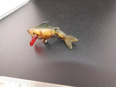 РЕДКАЯ винтажная соединенная резиновая рыболовная приманка на гольяна - Изображение 1 из 4