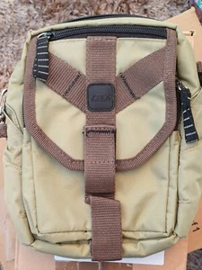 crossbody small bag, pockets, clips, bum bag, camera, dog walks etc - Picture 1 of 5