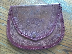 Pochette pochette vintage anni 70 made in India in pelle goffrata - chiusura a scatto - Foto 1 di 4