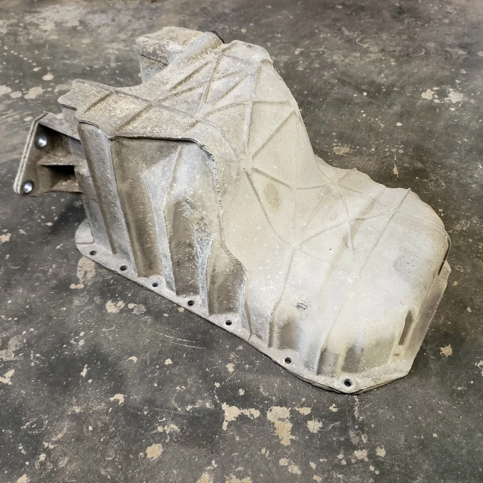 Cacerola de aceite de aluminio Ford Mustang 1998 1999 2000 V6 3,8 XR3E-6675-FA OEM usada Foto 1 de 4