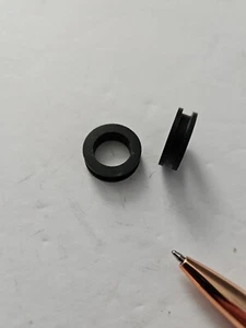 Evinrude Johnson OMC 0350973 Grommet 350973 (2 FOR $18) NOS OEM OMC45 - Bild 1 von 2