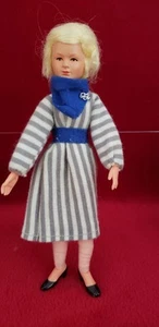Poupée pliante Caco 13 cm 1:12 robe maison de poupée maison de poupée femme cheveux - Photo 1/2