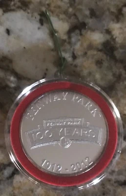 HIGHLAND MINT BOSTON RED SOX FENWAY PARK 100 YEARS HOLIDAY ORNAMENT Foto 1 de 2