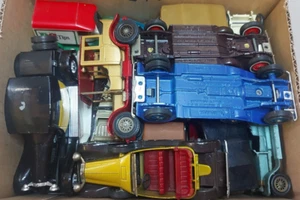 Pacchetto 13x modellini auto vintage Matchbox Joblot - Foto 1 di 18
