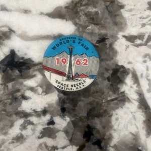 1962 Space Needle Seattle World Fair Century 21 Exposition Souvenir Pinback - Picture 1 of 3