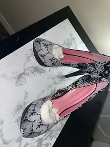 High Heels - Picture 1 of 2