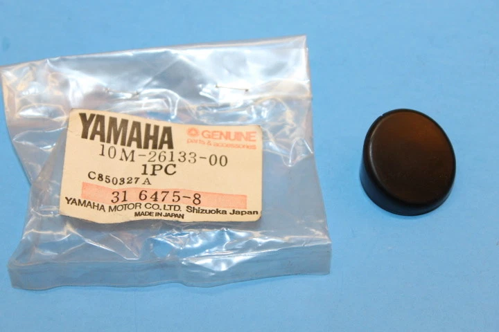 NOS YAMAHA XJ1100 1982 MANILLAR TAPA CABLE PARTE # 10M-26133-00-00  Foto 1 de 1