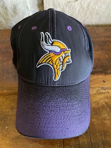 Ropa ajustada gorra/sombrero Reebok Minnesota Vikings NFL Equipo en el Campo talla S/M - Imagen 1 de 8