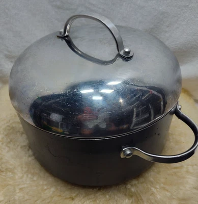 CIRCULON STOCKPOT 5.5 QUART WITH LID HARD ANODIZED HI-LOW NON-STICK SYSTEM - Image 1 of 4