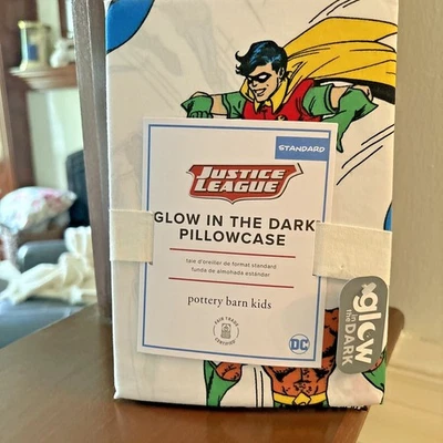 Pottery Barn vacaciones Navidad Batman Marvel Vengadores cumpleaños funda de almohada regalo Foto 1 de 3