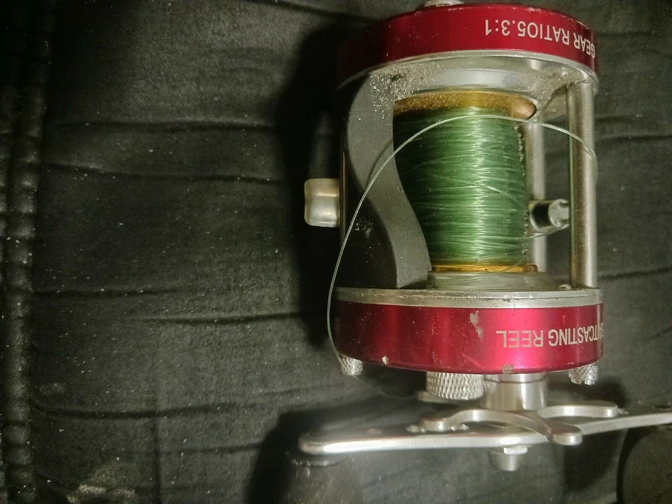 KastKing Rover Right-Haanded Baitcast Fishing Reel - Red - Image 1 of 1