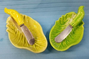 2 platos y esparcidores individuales de queso Relish patrón de hojas 4" verde amarillo Francia - Imagen 1 de 7