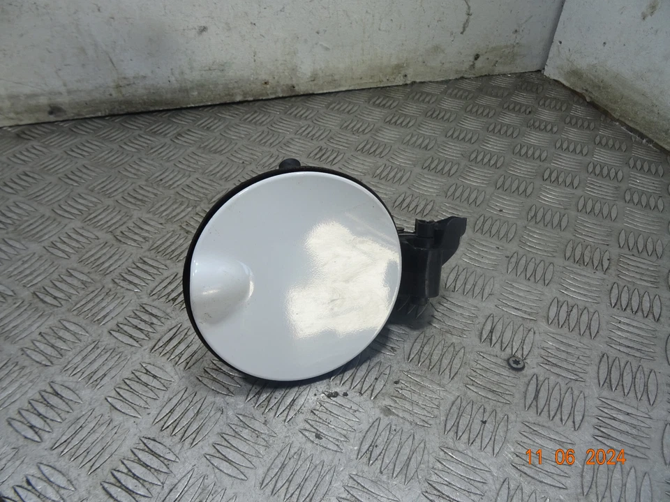 2017 FORD TRANSIT COURIER TREND 1.5 TDCI MK1 P-V MANUAL FUEL FILLER FLAP *5896 - Image 1 of 4