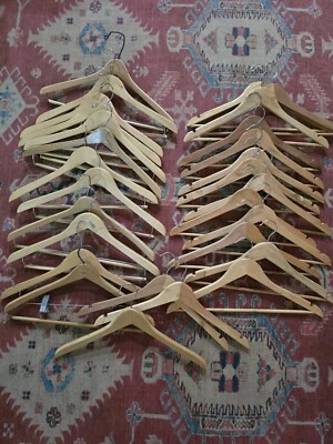 Lote de 28 perchas de madera ligera perchas de abrigo vintage Foto 1 de 4