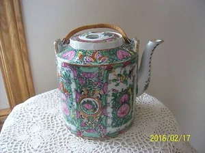 Chinese Porcelain Teapot Qianlong Period Famille Rose Medallion Pattern - Picture 1 of 12