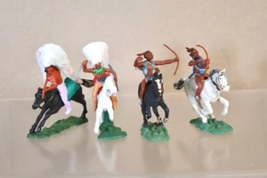 BRITAINS HERALD SWOPPETS 4 x MOUNTED AMERICAN WILD WEST NATIVE INDIANS 31om - Picture 1 of 5