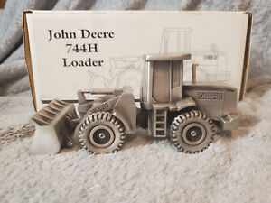 SPEC CAST JOHN DEERE 744H Front Loader -PEWTER HISTORIC COLLECTION 1:43 W/BOX