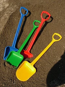 4 STÜCK Kinder Sandschaufel Spaten Länge 60cm "KINDERGARTEN QUALITÄT" 10-42-4 - Bild 1 von 1