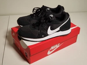 Scarpe da corsa Nike Venture Runner nere bianche a rete/camoscio CK2944-002 taglia M8,5 - Foto 1 di 19