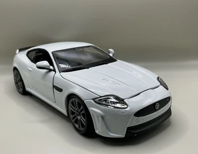 COCHE MODELO FUNDIDO A PRESIÓN JAGUAR XKR-5 1:24 BLANCO DE BBURAGO HALLAZGO RARO Foto 1 de 4