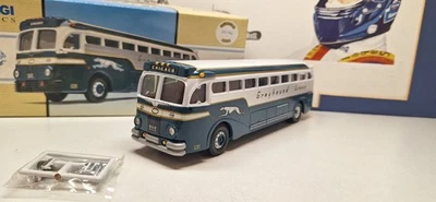 CORGI - YELLOW COACH 743 - SILVERSIDE - 1/50 SCALE MODEL BUS - 98470 - Image 1 of 4