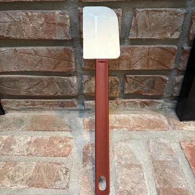 Pyrex Accessories Silicone Scraper Medium Spatula Dark Red Plastic Handle - Image 1 of 4