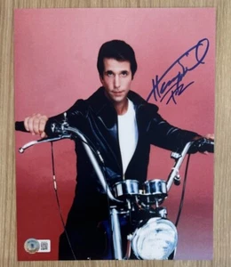 FOTO FIRMADA POR HENRY WINKLER HAPPY DAYS THE FONZ 8X10 BECKETT BAS 5 - Imagen 1 de 2