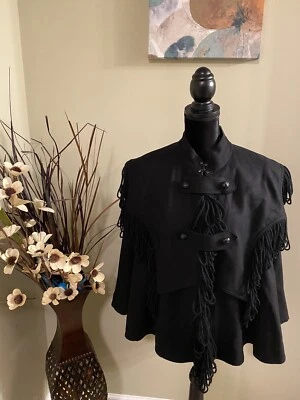 Capa militar Burberry nueva con etiquetas talla M/L color negro $1295+ impuestos Foto 1 de 4