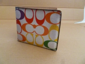 Coach Geldbörse Rainbow Signature Logo Canvas C9863 Chalk Khaki Multi Neu - Bild 1 von 24
