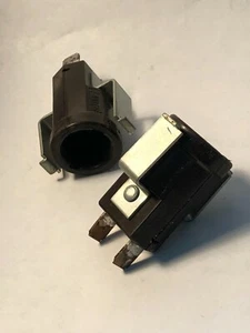 Indicator Lamp holder, double contact bayonet, 1/4" lugs, snap-in mount, 2 pack - Picture 1 of 1