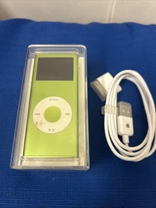 Apple iPod Nano A1285 4th Gen 4GB Green + Case/Charger Cable - Picture 1 of 13