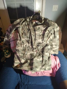 Chaqueta Levi's Camuflaje Con Capucha Cremallera Y Botones Mediana Para Hombre Excelente Estado. - Imagen 1 de 16
