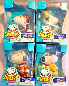 VINTAGE SNOOPY AND FRIENDS WORLD FAMOUS COLLECTION SOCCER PLAYER, ASTRONAUT - Picture 1 of 7