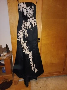 Kleid XS von Tiffany Unikat, mit Perlenbesatz und Schleppe Abendkleid Ballkleid - Bild 1 von 8
