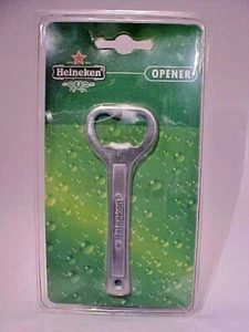 Abridor de botellas Pilsener de cerveza Heineken sólida de 4,4 pulgadas como nuevo en tarjeta años 80 - Imagen 1 de 5