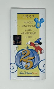 Folleto de guía de membresía del Magic Kingdom Club de Disney World 1997 25 aniversario - Imagen 1 de 6