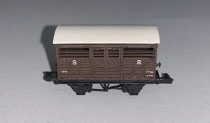 Graham Farish (2603) 8 Ton Cattle Van '53719' in Southern Railways Brown Livery - Picture 1 of 2