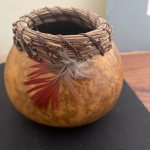 Handmade Gourd Basket Folk Art Signed By Artist 2009 JAS Feather Storage - Picture 1 of 7