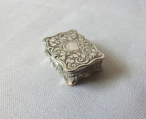 Victorian Silver Vinaigrette Gold Gilt interior by Edward Smith Birmingham 1848 Cover