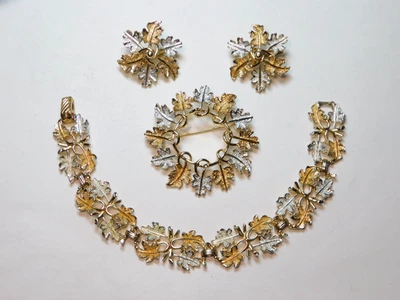 VINTAGE 1968 GARLAND SARAH COVENTRY SILVER & GOLD TONE LEAF JEWELRY SET - Image 1 of 4