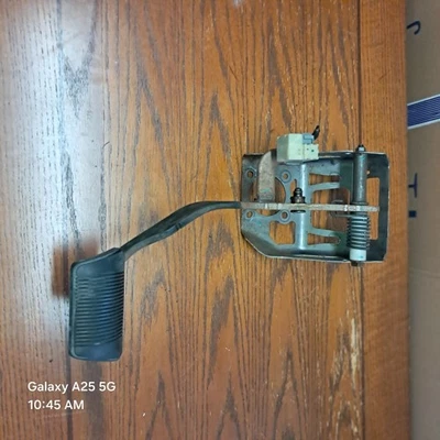 2006 Chrysler 300C Srt Brake Pedal Assembly OEM Tested Foto 1 de 4