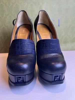 Fendi Women's Patent Leather Heel Size 9 Blue Leather And Suede Barely Worn - Image 1 of 4
