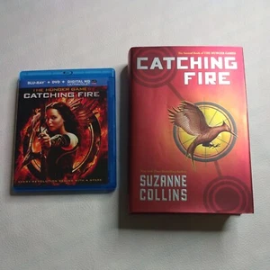 Catching Fire Book + Blu Ray + DVD The Hunger Games - Picture 1 of 11