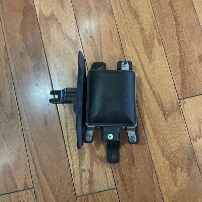 2015 - 2016 HYUNDAI GENESIS SEDAN RIGHT REAR BLIND SPOT MODULE 95821-B1100 OEM - Image 1 of 4