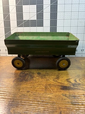 De colección 1950 Eska/Ertl Farm Toys John Deere Flare Box Wagon (Falta lengua) Foto 1 de 4
